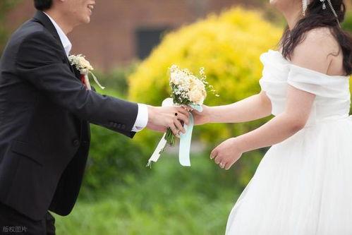 结婚三十年,共谱美满人生